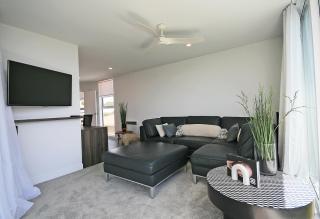 Shoreline Vista - New Plymouth Holiday Home - 6