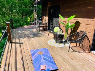 Rideau Lakes Rustic Chalet in Relaxing Natural Setting - 8