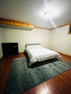 Rideau Lakes Rustic Chalet in Relaxing Natural Setting - 5