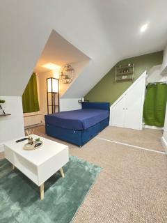 The Traveller's Nest by Cambridge Central Station - 0