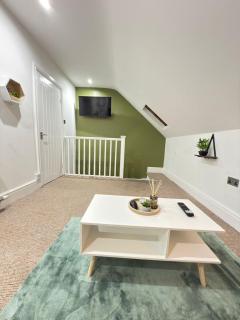 The Traveller's Nest by Cambridge Central Station - 7