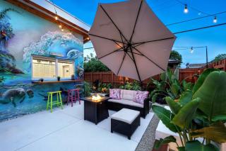 Private Retreat with Yard Near Hard Rock Stadium - 9