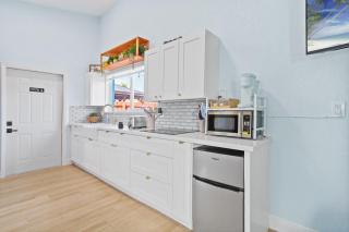 Private Retreat with Yard Near Hard Rock Stadium - 3