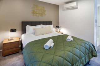Luxury CBD Retreat 2 King Beds plus Ensuites - 4