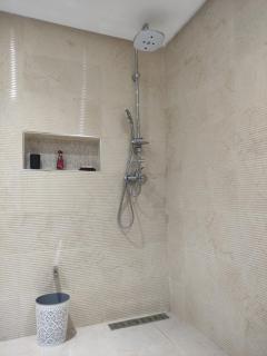 Modern Apartment with Pool Access - 9