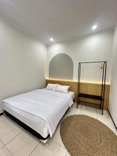 Villa Rumbay - Dekat BNS, JATIM PARK - 4 Rooms - 6