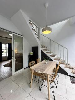 Villa Rumbay - Dekat BNS, JATIM PARK - 4 Rooms - 5