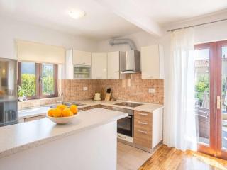 Villa in Podstrana with barbecue and Wi-Fi - 1