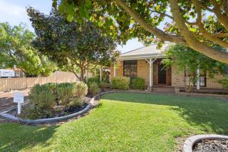 Quiet Street by the beach - 8