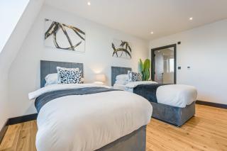 Spacious 3BR Apartment Balcony N Finchley - 2