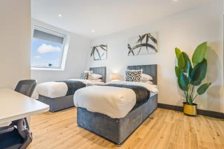 Spacious 3BR Apartment Balcony N Finchley - 6