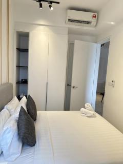 Axon Suites near at Pavilion with Rooftop Panoramic City View - 6