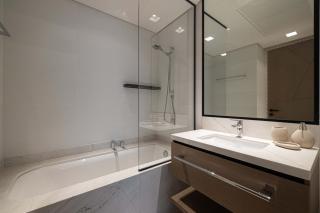 Harbour 2BR Cozy Retreat with Stunning Creek View - 2