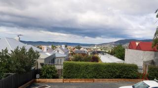 West Hobart 3 Bed Cottage with river and city views - 9