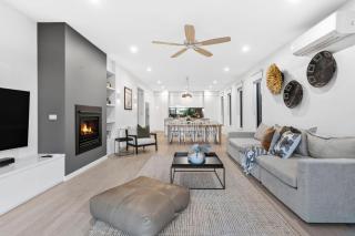 The Ebb Luxury Retreat - Just steps to the beach! - 3