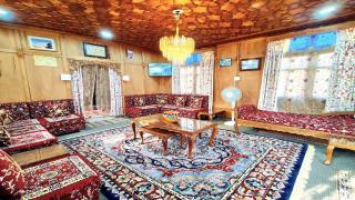 Houseboat Ambassador - 1