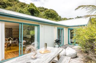 Miro Retreat - Sun-Soaked Palm Beach - 1