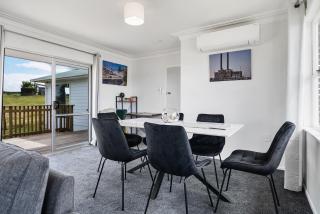 Peaceful 3-Bed Escape with Scenic Deck - 8