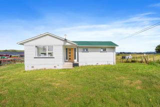 Peaceful 3-Bed Escape with Scenic Deck - 5