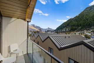 Central Queenstown Apt 15a - with Gym walk to town - 2