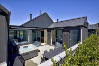 Belle Vue Villa - Stunning Views with Hot Tub - 8