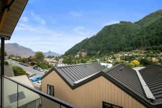 Central Queenstown Apt 18a - walk to town - 4