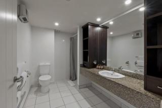 Stunning Lakefront 2-bed 2-bath with lake views - 4