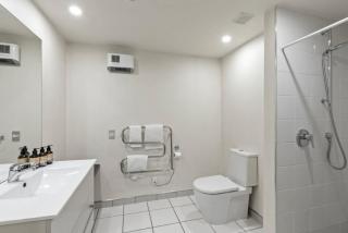 Stunning Lakefront 2-bed 2-bath with lake views - 2