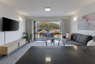 Stunning Lakefront 2-bed 2-bath with lake views - 1