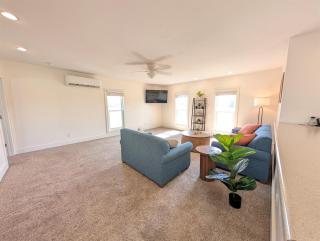 Cozy Upstairs Unit Near River and Marina Access - 2