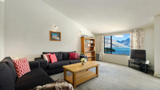 Magic on Malaghan with Lake Views - 8