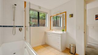 Magic on Malaghan with Lake Views - 2