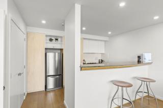 Lakeside Landing - lakefront and walk to town - 5