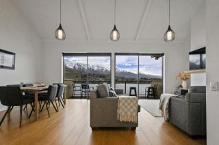 Lakeside Landing - lakefront and walk to town - 6