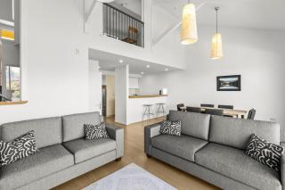 Lakeside Landing - lakefront and walk to town - 2