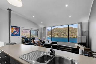 Remarkable View 3 bedroom - lake and mountain views - 4