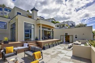 Picturesque on Peregrine - close to town with views - 9