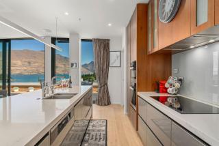 Chic Central Penthouse 3BM with Spa - 6