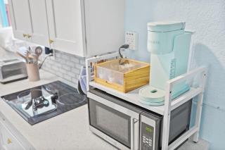 Private Retreat with Yard Near Hard Rock Stadium - 7