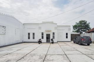 RedDoorz at Hotel Lavender Kertajati - 4