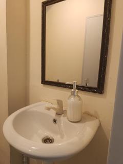 The Daun Puntik HomeStay - 8