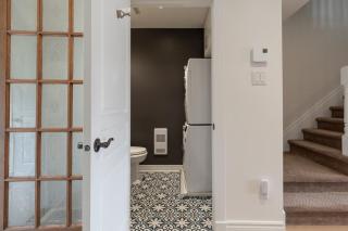 Farmhouse-Style Townhouse - 3 Floors - Fireplace - 2