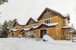 Farmhouse-Style Townhouse - 3 Floors - Fireplace - 5