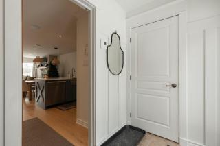 Farmhouse-Style Townhouse - 3 Floors - Fireplace - 8