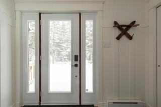 Farmhouse-Style Townhouse - 3 Floors - Fireplace - 9