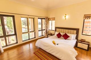 Artistic late side villa - 2