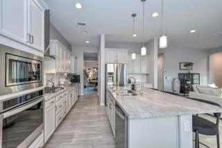 Family-Friendly 5 BR Home - Heated Pool Included - 5