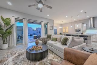 Family-Friendly 5 BR Home - Heated Pool Included - 7