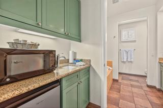 LV021 Single Story Studio on a Quiet Greenbelt - 8