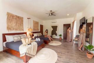 18-Bed 9BD Hotel Villa - Pool & Kitchen - Full Concierge - 3